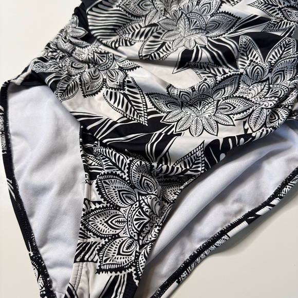 Lauren Ralph Lauren Graphic Floral Slimming One Piece Swimsuit Size 10 - Picture 3 of 9